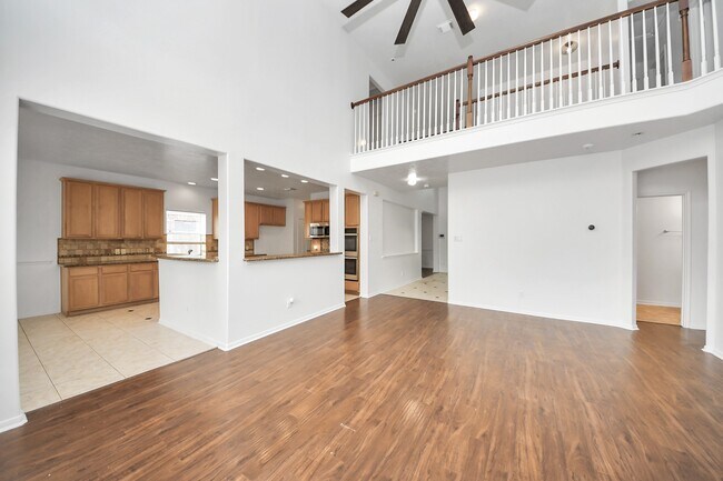Building Photo - 1605 Spring Glen Ln