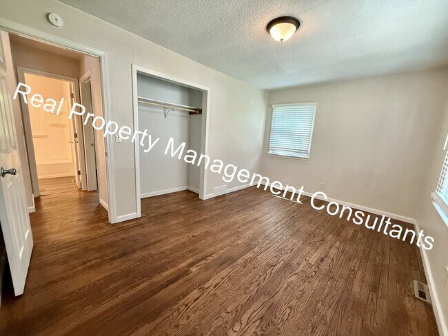 Building Photo - 2-Bedroom Home with Spacious Backyard & Deck