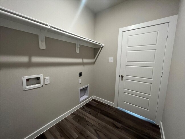 Building Photo - 313 N Centro Cir