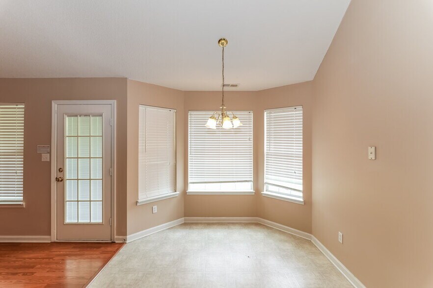 Building Photo - 1128 Fredrick Dr