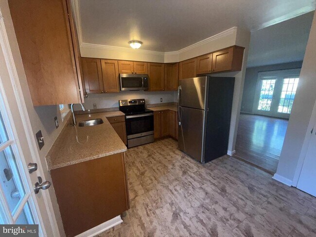 Building Photo - 2659 S Walter Reed Dr