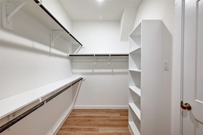 Building Photo - 8403 Oceanmist Cv Dr