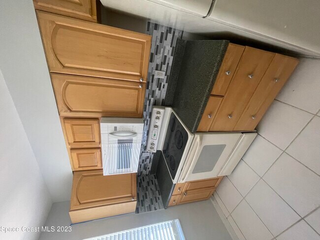 Building Photo - 146 Richardson St SE