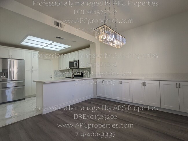 Building Photo - 3519 E Balmoral Dr