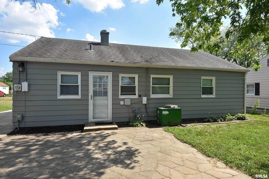 Building Photo - 821 W Purtscher Dr