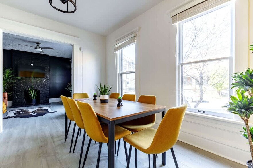 Building Photo - 313 W 4th Ave