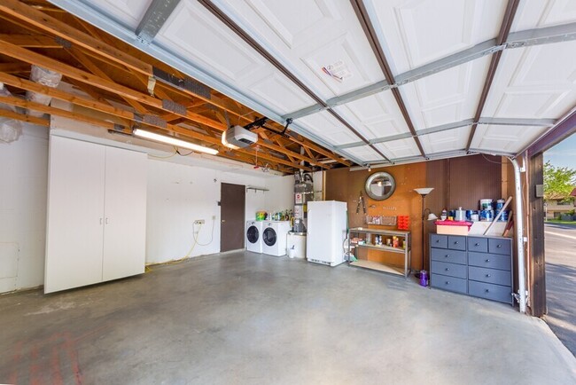 Building Photo - 39945 Santa Fe Way
