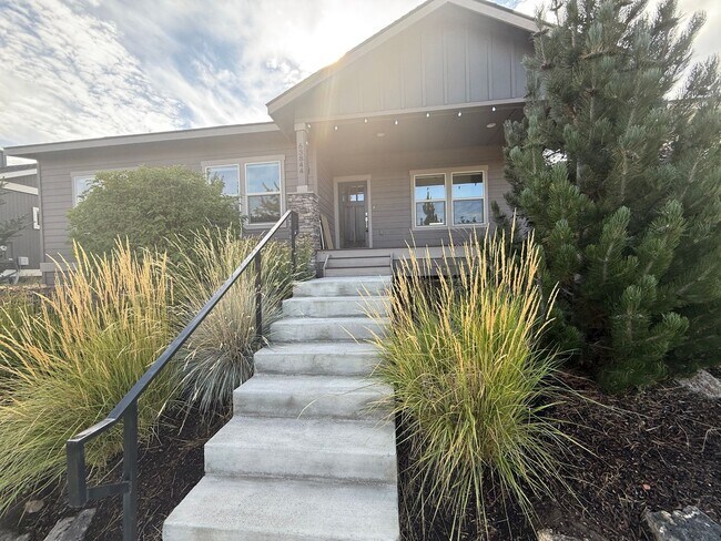 Primary Photo - Bring the Pets! NE 3 Bdrm, 2 Bath, Gas Hea...