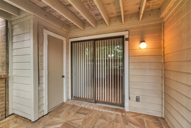Building Photo - 3500 Tangle Brush Dr
