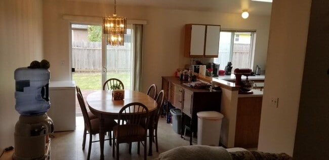 Building Photo - 3 Bed 2 Bath - Garage - Dog Friendly - NAS Whidbey