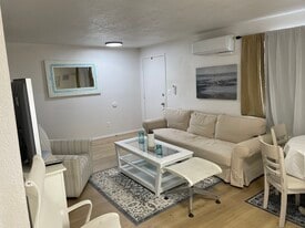 Building Photo - 1540 S Wardle St