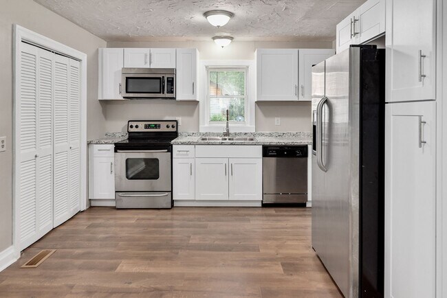 Building Photo - 141 Buckingham~Fayetteville, NC 28301