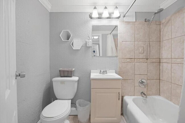 Building Photo - 311 W Ashley St