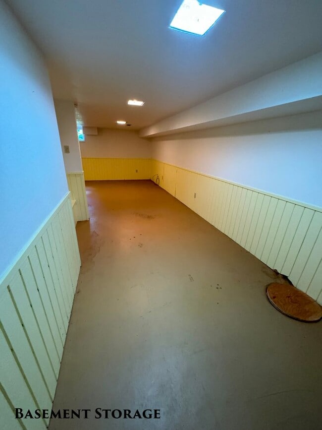 Building Photo - STATUS: -AVAILABLE-|R275| $2495