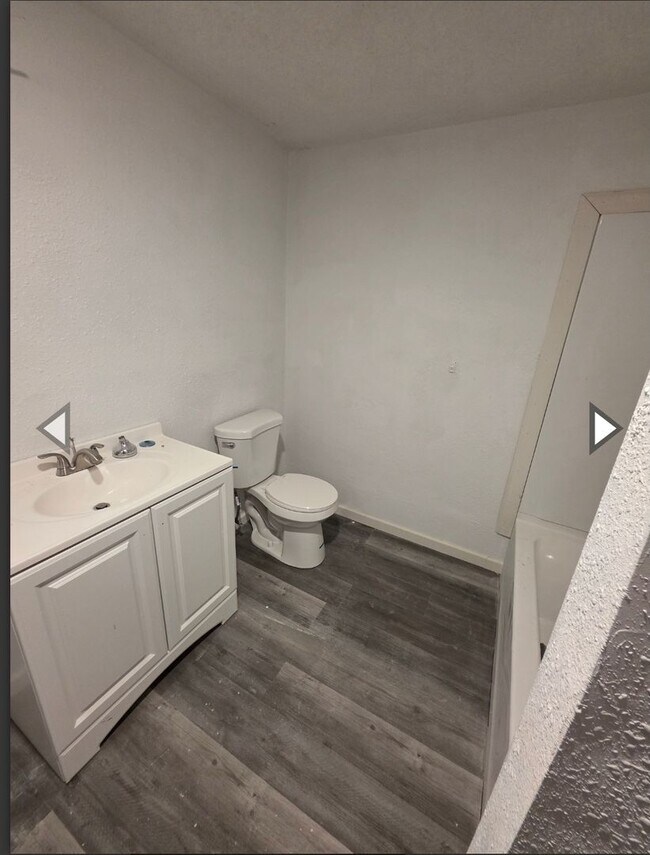 Building Photo - 107 Grundy St