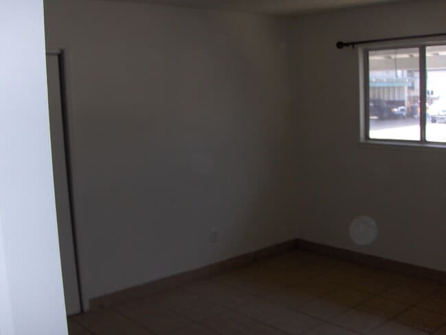 Building Photo - 702 E Yorkshire Dr