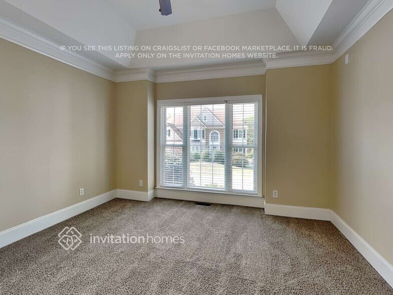 Building Photo - 9014 Sandpiper Dr