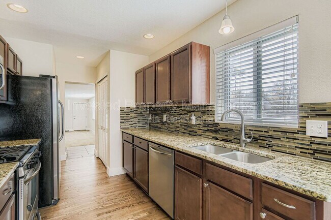 Building Photo - 2400 Pontiac St