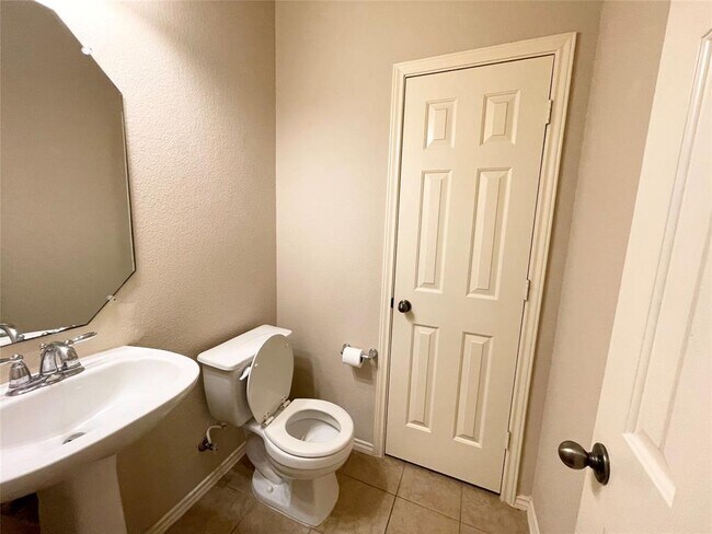 Building Photo - 13608 Pine Warbler Dr