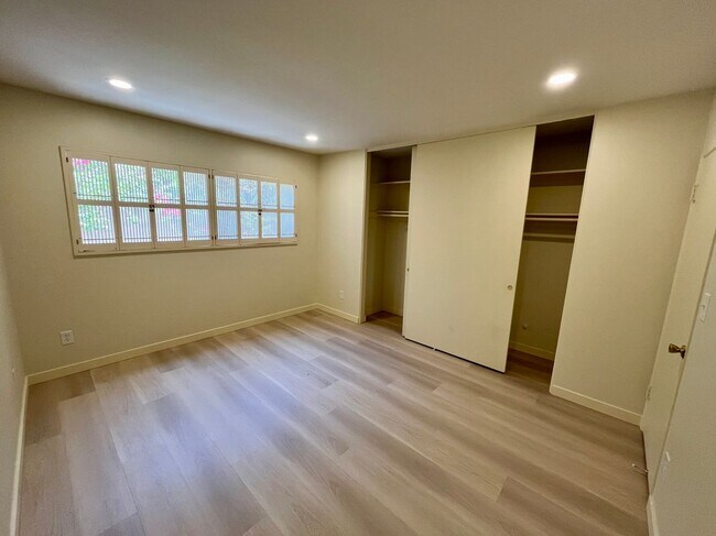 Building Photo - 16641 Park Ln Cir