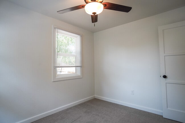 Building Photo - 4213 W Clark St