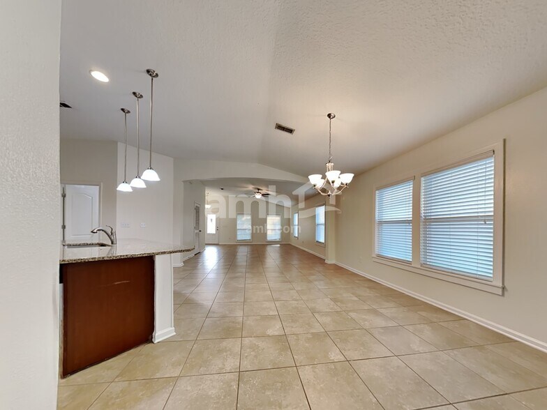 Building Photo - 603 Glendale Ln