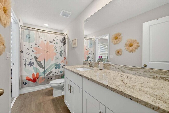 Building Photo - 5652 SE Edgewater Cir