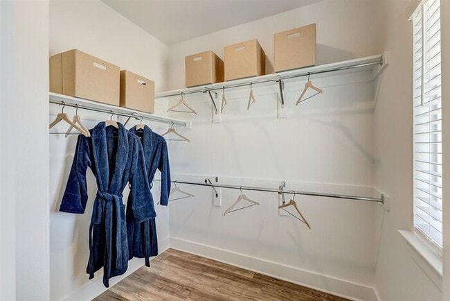 Building Photo - 3901 Constantine Dr