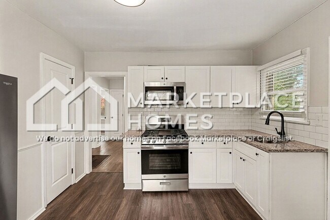 Building Photo - 2851 Akron St