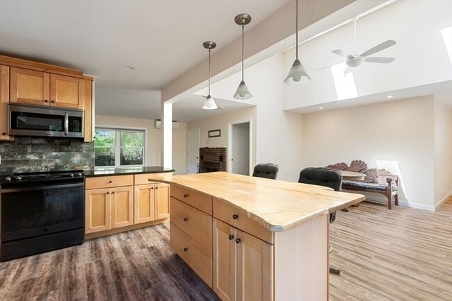 Primary Photo - 120 Goulding St