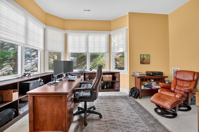 Building Photo - 2601 Hume Dr