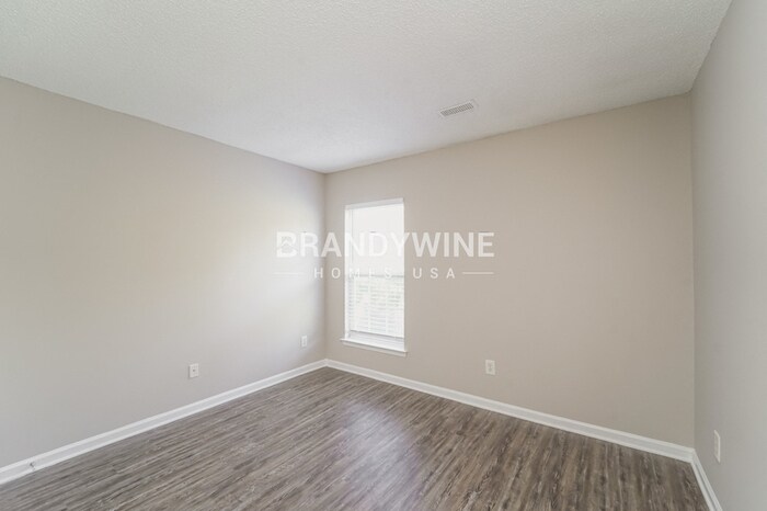 Building Photo - 6201 McIntyre Ridge Dr