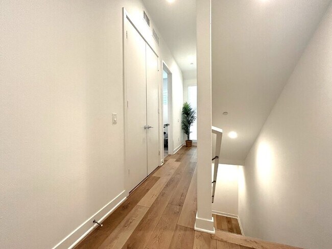 Building Photo - 10917 1/2 Otsego St