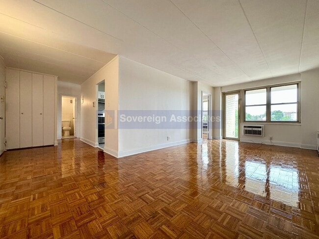 Building Photo - 30 Park Ave