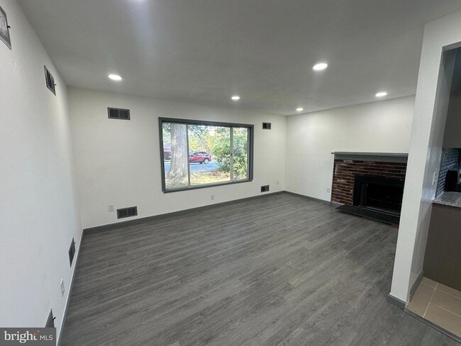 Building Photo - 10704 Montgomery Rd