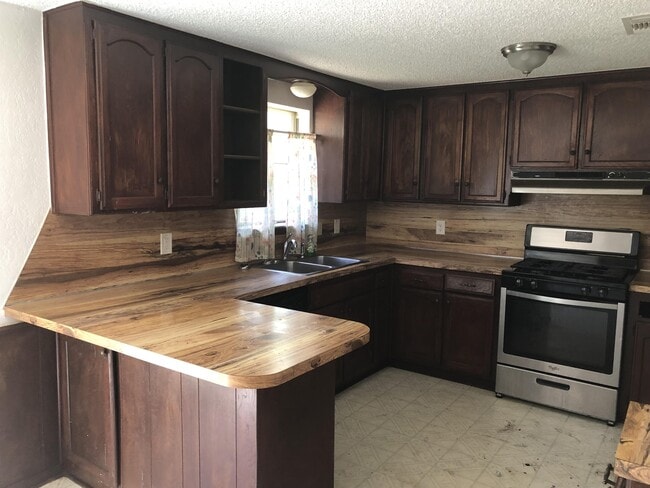 Building Photo - 4220 SE 49th St