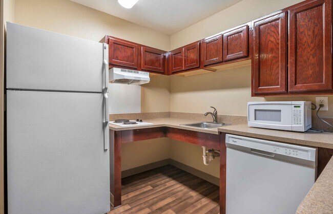 Building Photo - Furnished Studio-Indianapolis - Northwest - I-465