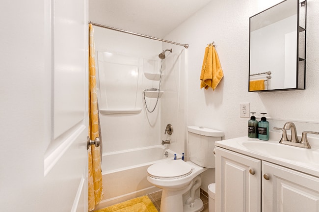 Building Photo - 515 Mountain View Ave