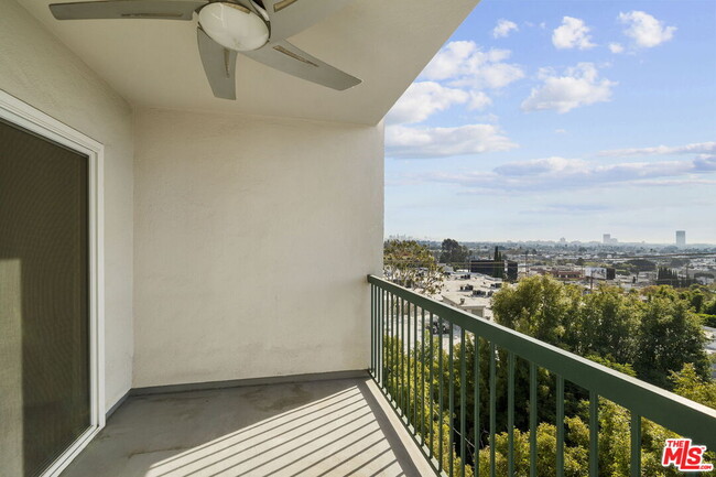 Building Photo - 8550 Holloway Dr