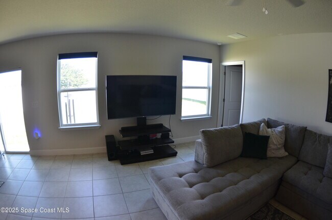 Building Photo - 125 Lavenna Ave