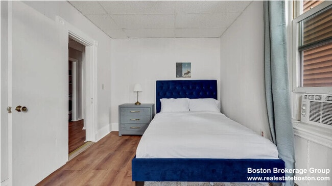 Building Photo - 823 Dorchester Ave