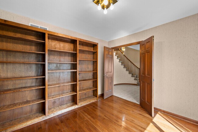 Building Photo - 38636 Rutgers Dr