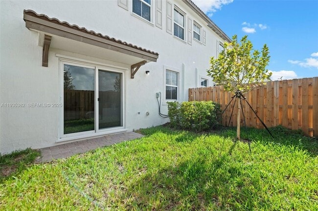 Building Photo - 2400 SE 29th St