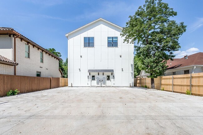 Building Photo - 3133 Greene Ave