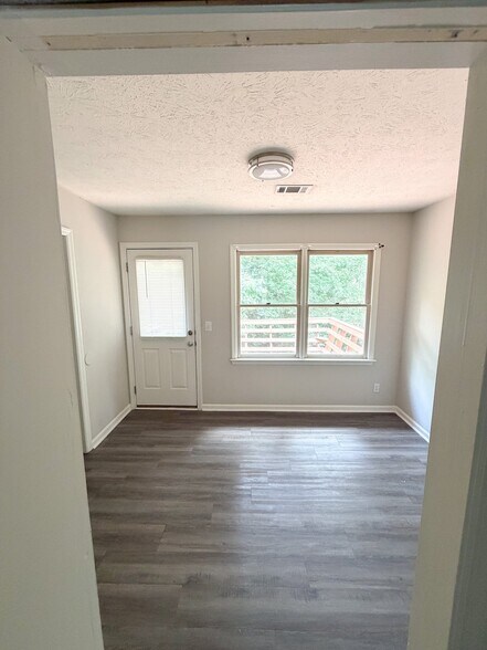 Building Photo - 6197 Trestlewood Dr