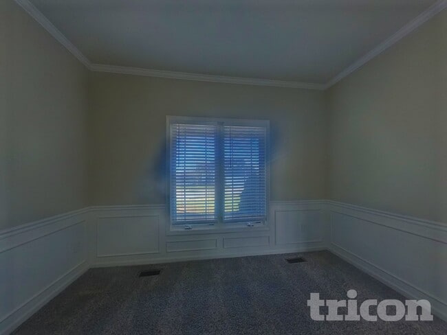 Building Photo - 5004 Woodstock St