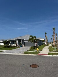 Building Photo - 697 Clearwater Ave