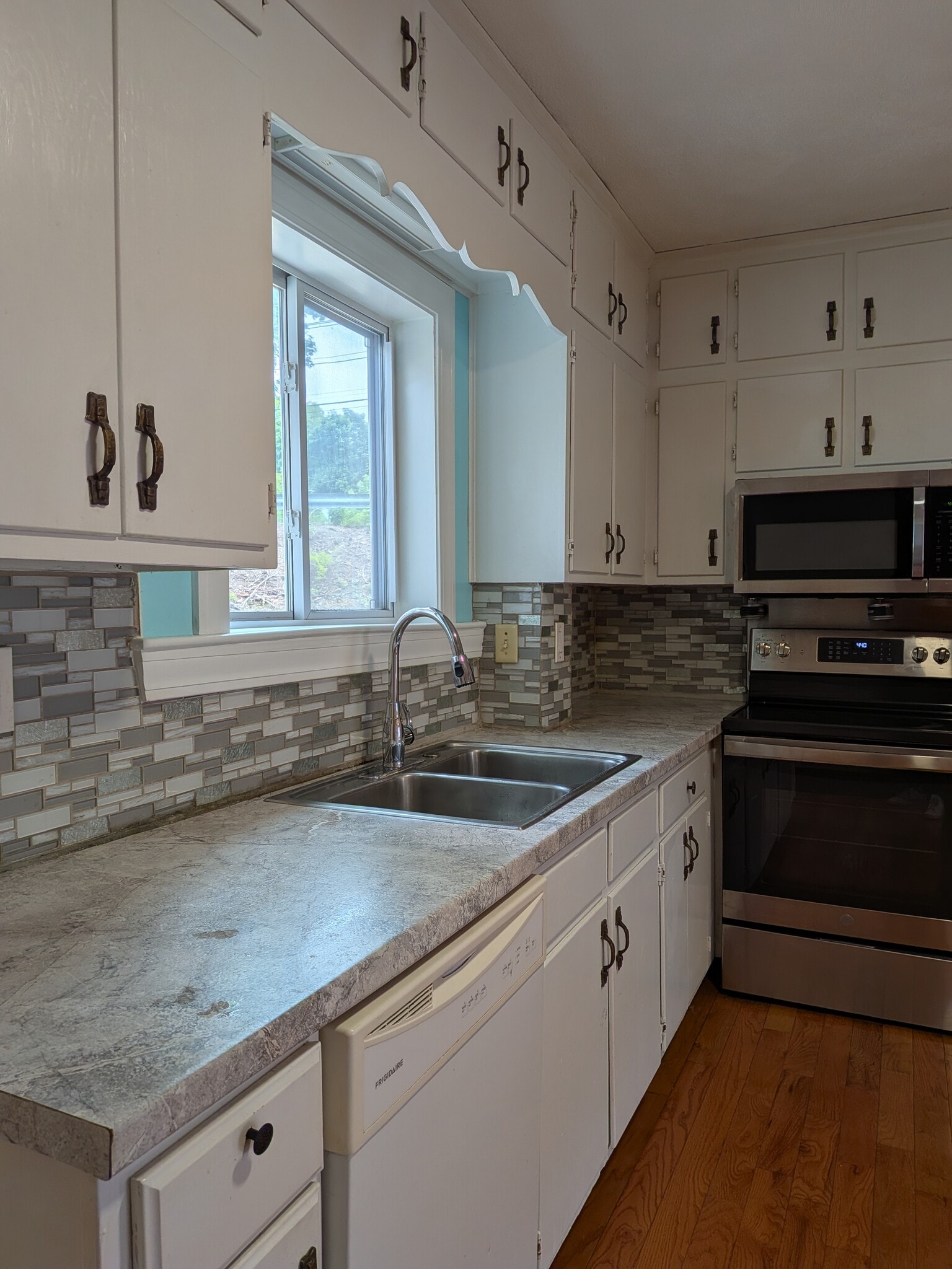 Kitchen - 1291 Main St
