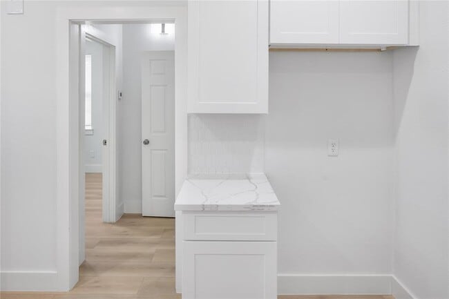 Building Photo - 702 40th St