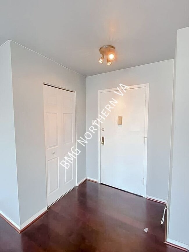 Building Photo - 5340 Holmes Run Pkwy